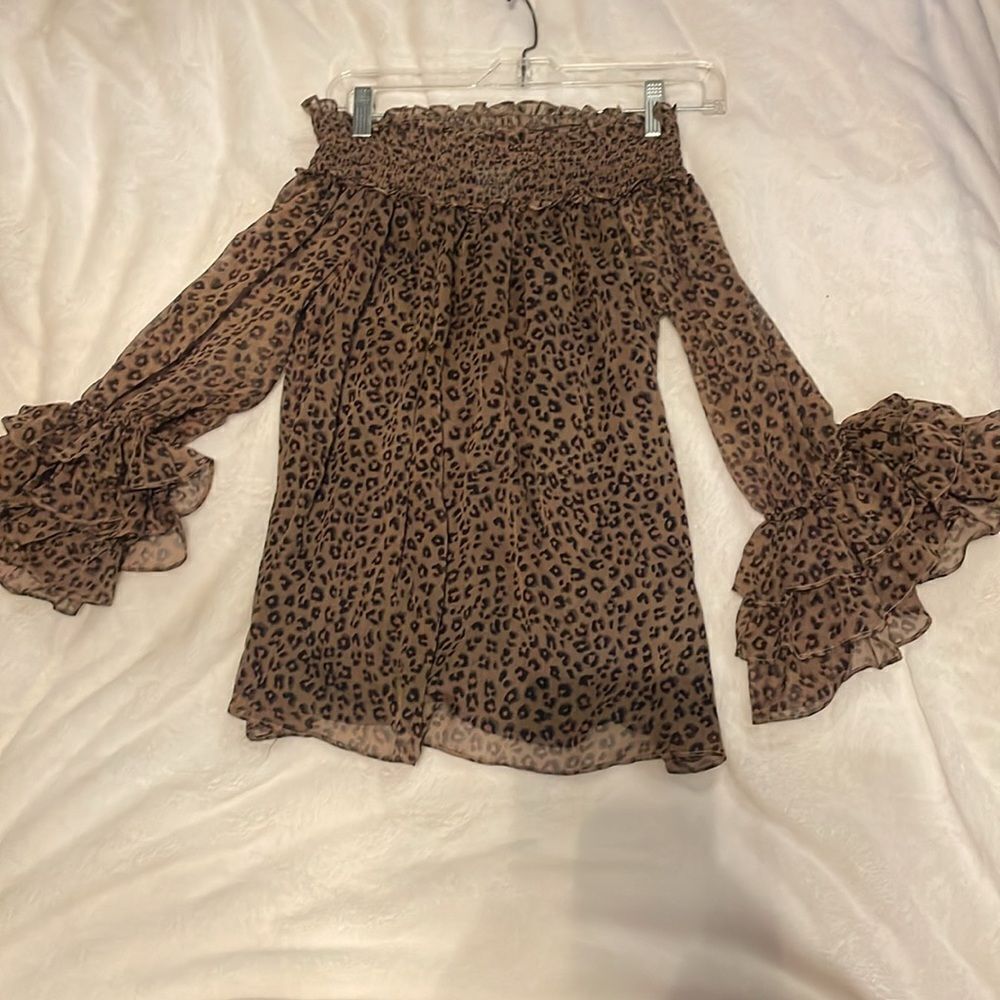 Cece Leopard Print Off-Shoulder Top - Picture 6 of 6